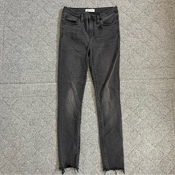 Madewell 9” Mid Rise Skinny Jeans Womens Size 26 Black Denim frayed Hems - Picture 1 of 12